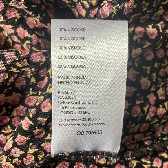 Urban Outfitters Crowley Collared women Mini Dress, with ditsy floral print - Picture 10 of 11